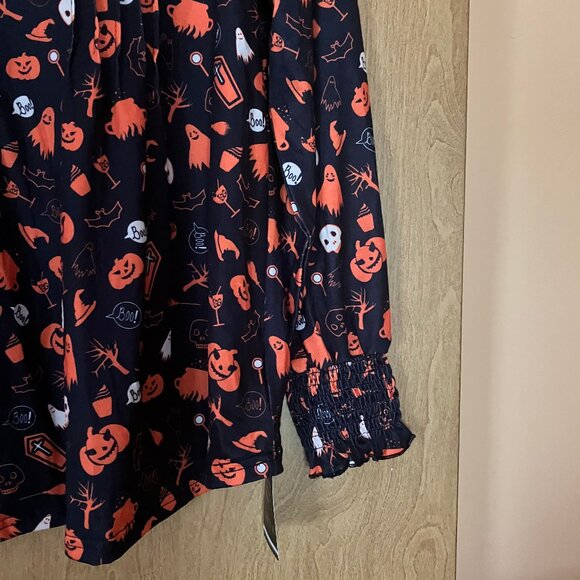 NWT Halloween Womens V neck Puff sleeve pleated tee - Picture 3 of 3